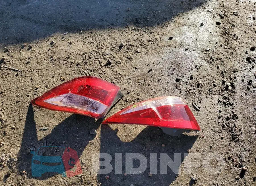 2T1BURHE6HC953377 Photo# 12