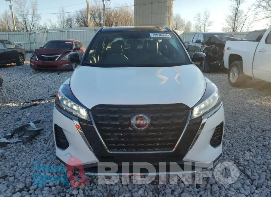 3N1CP5DV4PL523887 Photo# 5