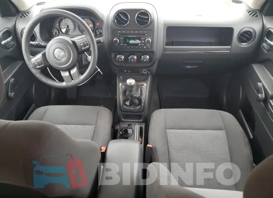 1C4NJPBAXGD809302 Photo# 8