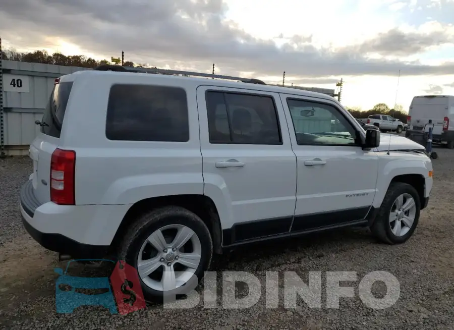 1C4NJPFB6GD811762 Photo# 3