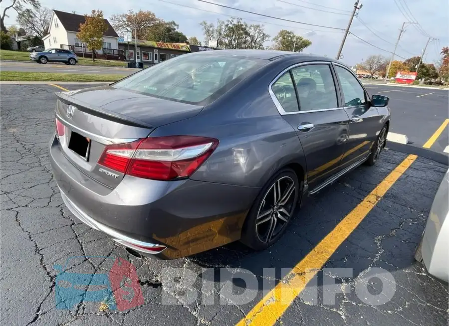 1HGCR2F59HA145286 Photo# 4
