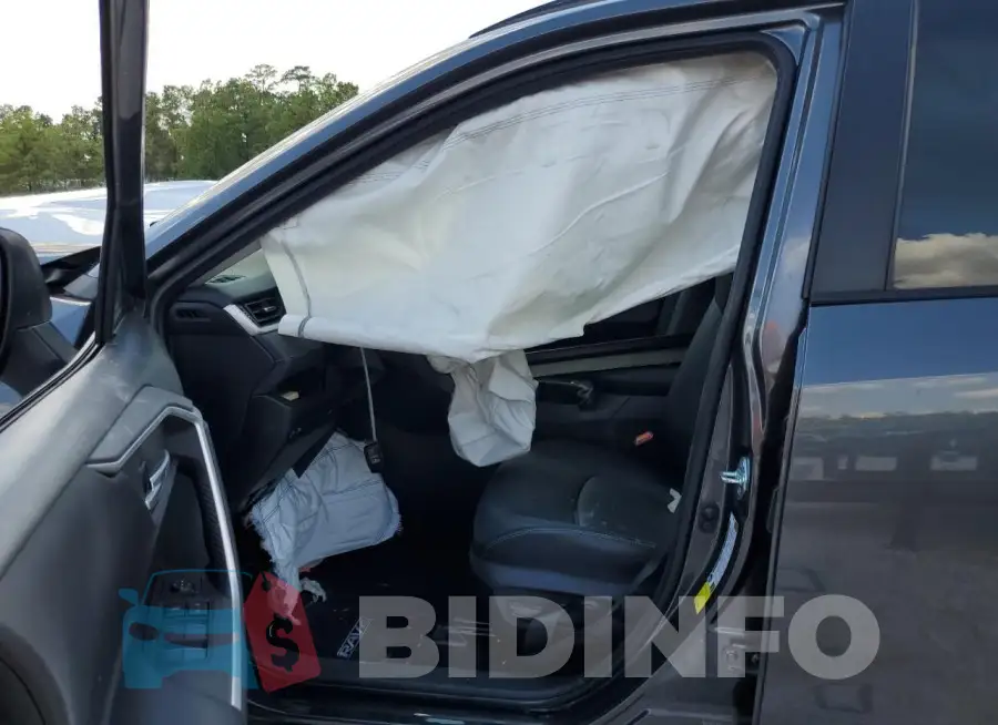 2T3C1RFV1PC226475 Photo# 7