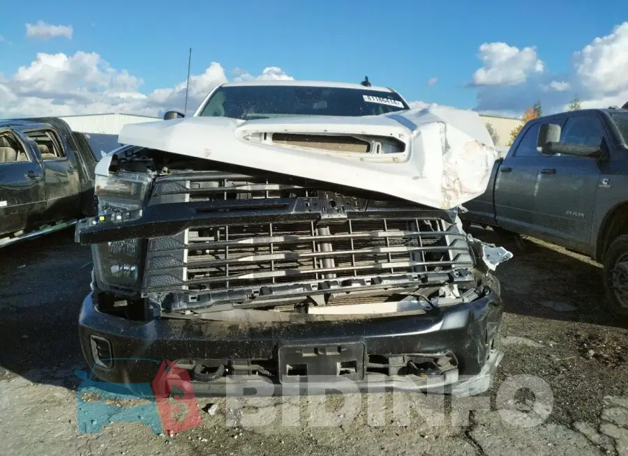 2GC4YLE70R1138267 Photo# 5