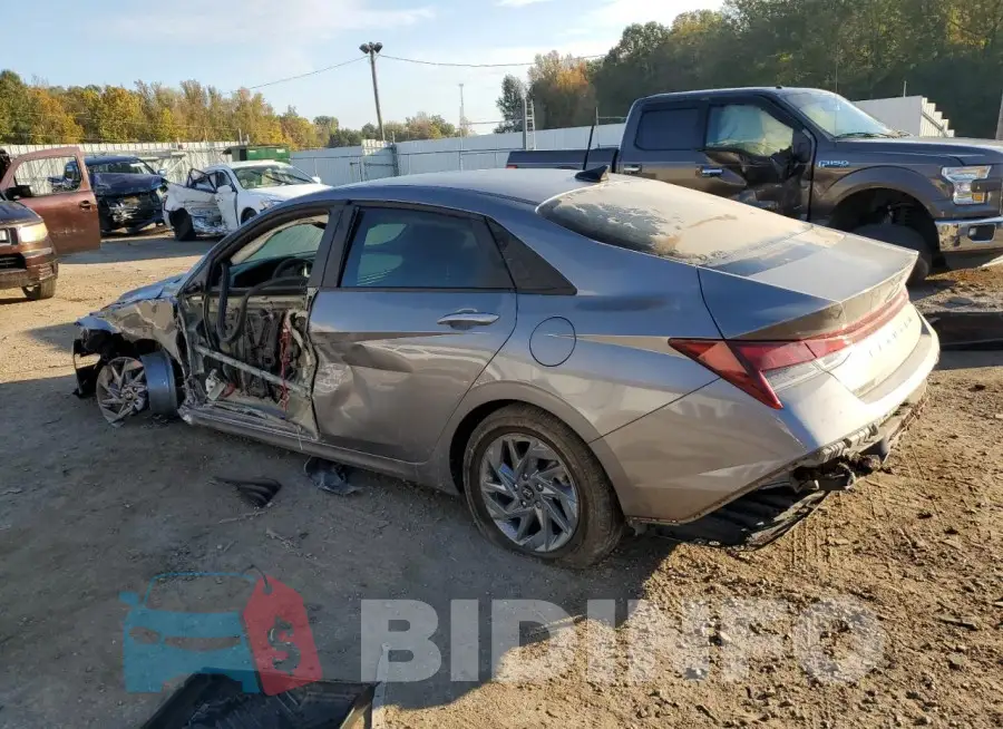 KMHLM4DG9RU716428 Photo# 2