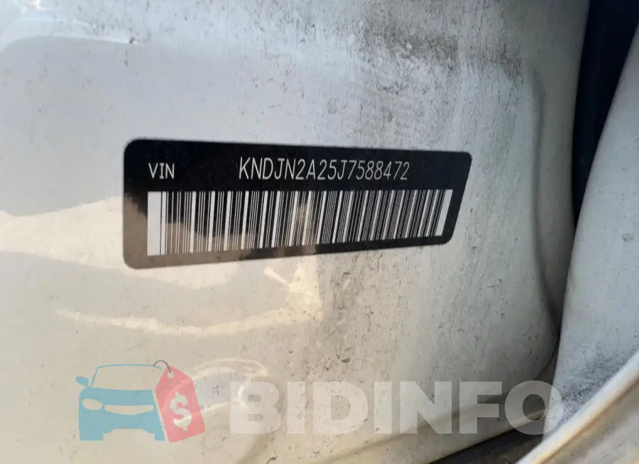 KNDJN2A25J7588472 Photo# 10