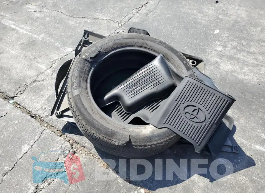 2T3A1RFV2MW244632 Photo# 12
