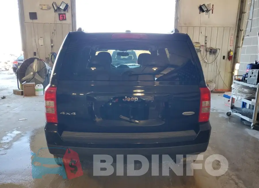 1C4NJRFB9GD668253 Photo# 6
