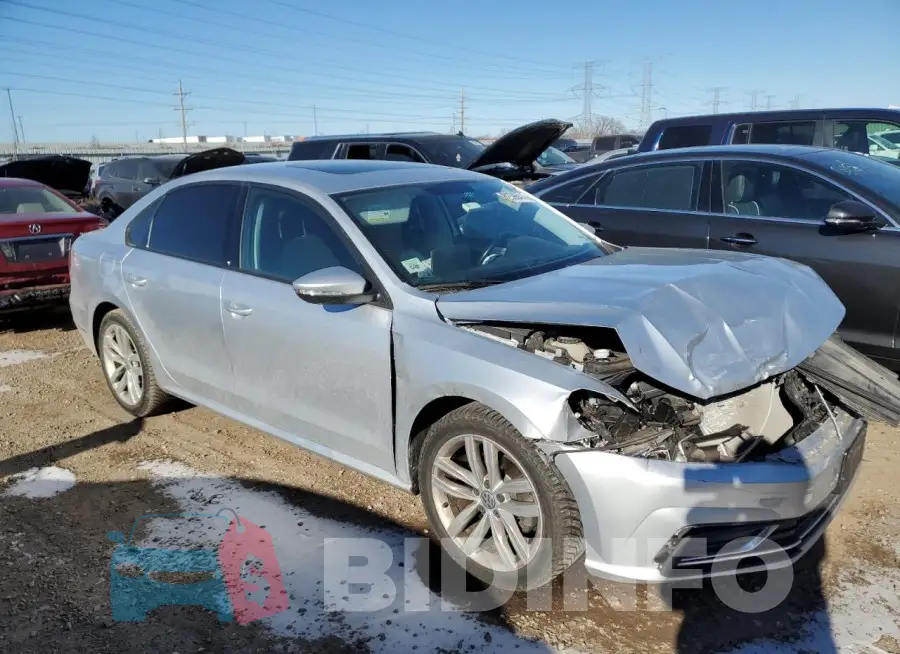 1VWLA7A30KC014653 Photo# 4