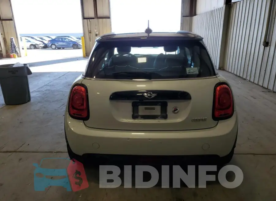 WMWXP5C53J2G61803 Photo# 6