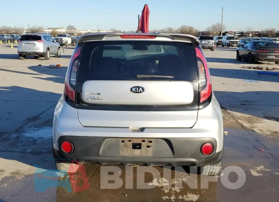 KNDJN2A2XJ7564863 Photo# 6