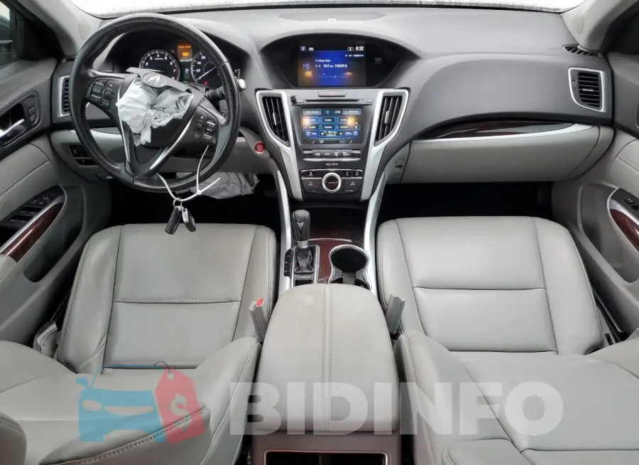 19UUB1F32HA010152 Photo# 8