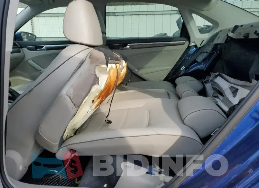 1VWBS7A31GC055888 Photo# 10