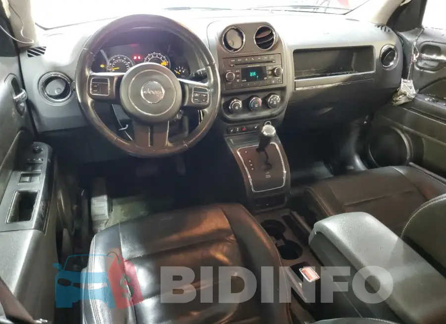 1C4NJRFB5GD746589 Photo# 8