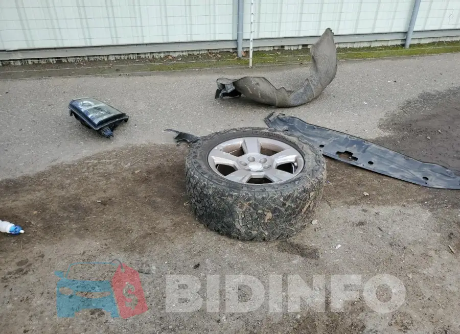 1GNSKBKC5JR173717 Photo# 13