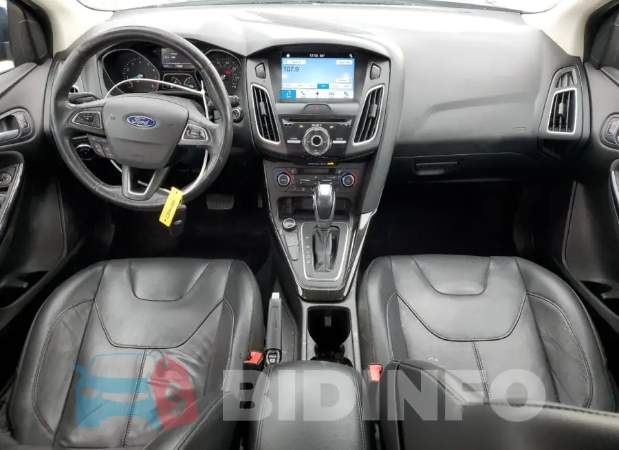 1FADP3N27HL205632 Photo# 8