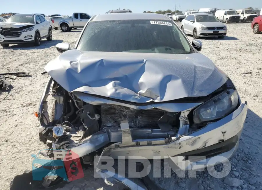 19XFC2F5XHE063402 Photo# 5