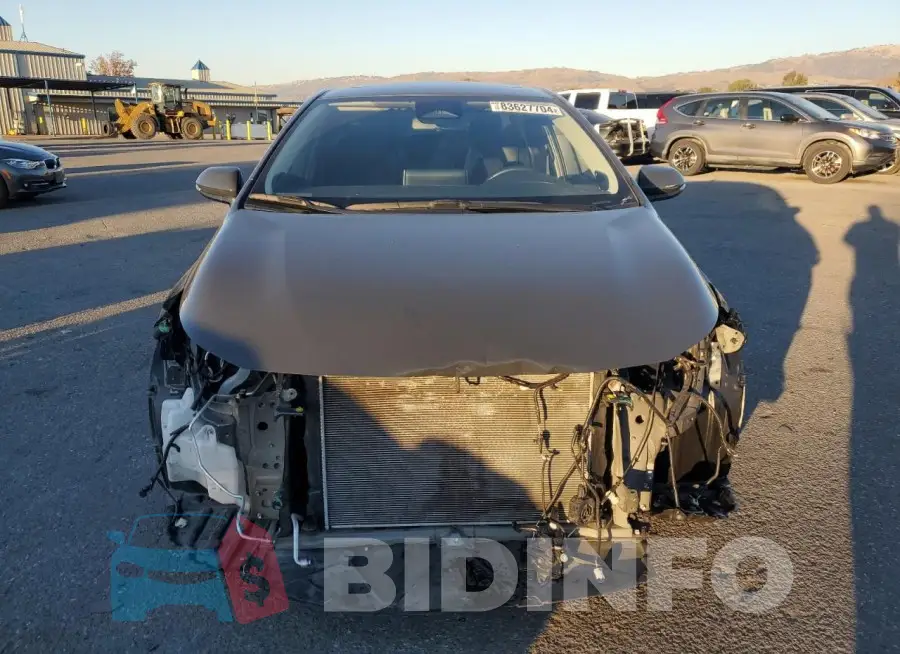 JTDBCMFE2R3028324 Photo# 5