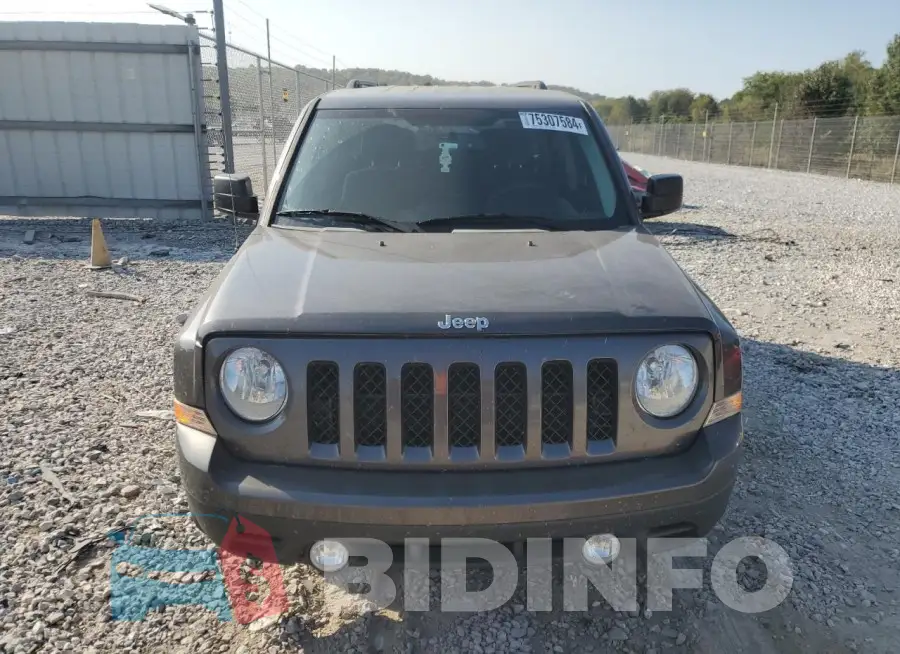 1C4NJPBB3GD678092 Photo# 5