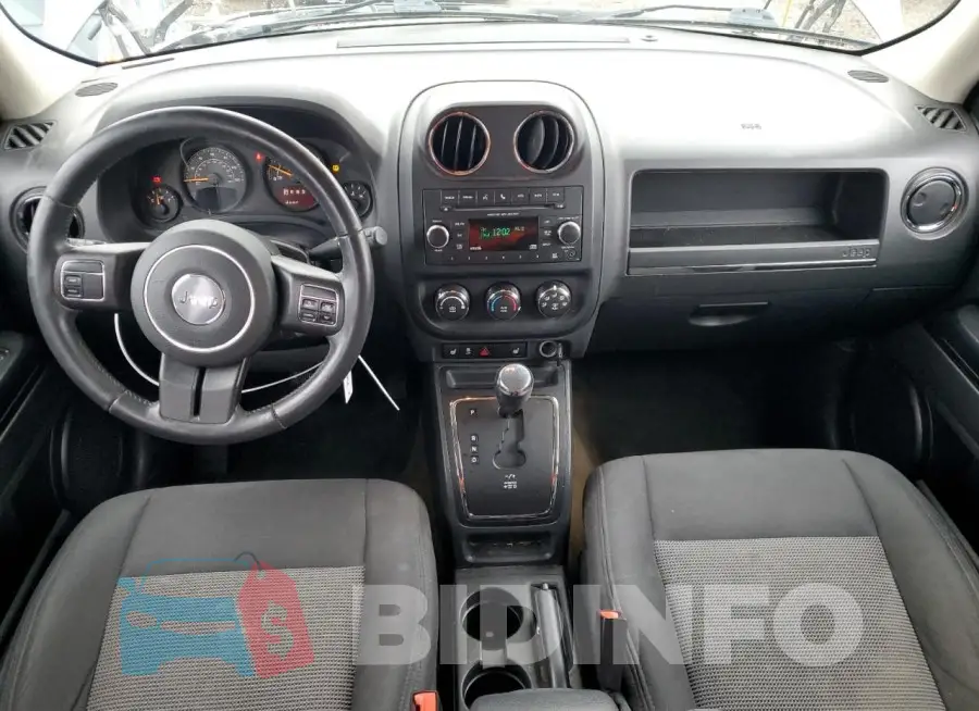 1C4NJRFBXGD718416 Photo# 8