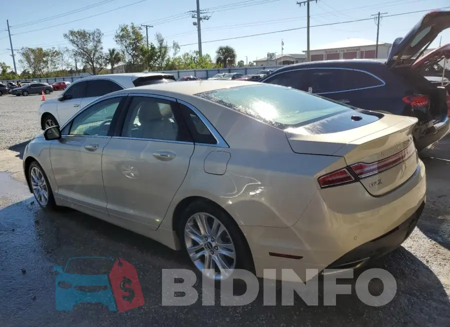 3LN6L2LUXGR626916 Photo# 2