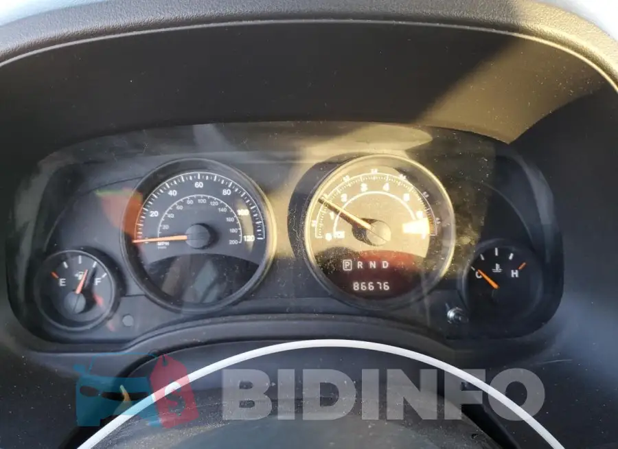 1C4NJPBBXGD774494 Photo# 9