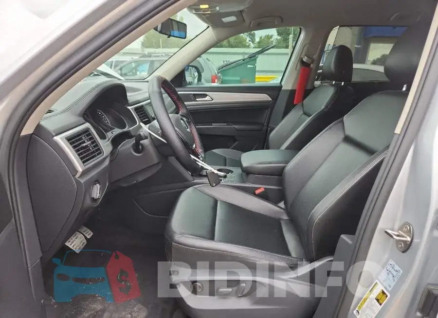 1V2KR2CA8JC515938 Photo# 7