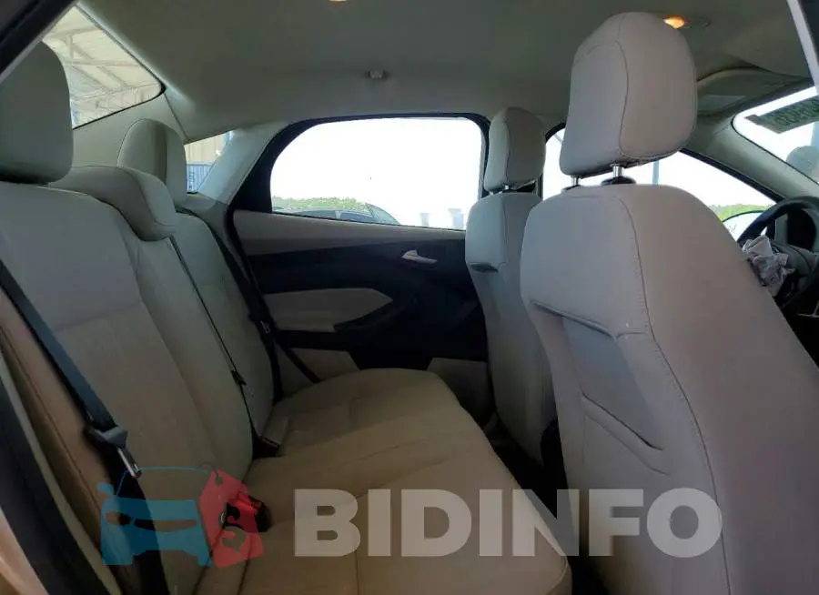 1FADP3F2XJL265716 Photo# 10