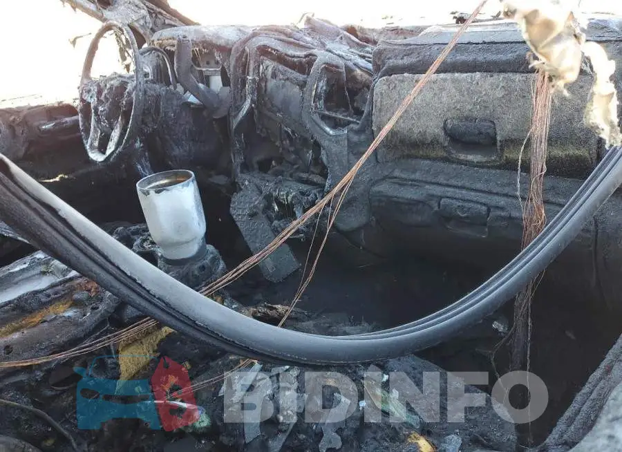 1GTR8CEK4NZ231630 Photo# 8