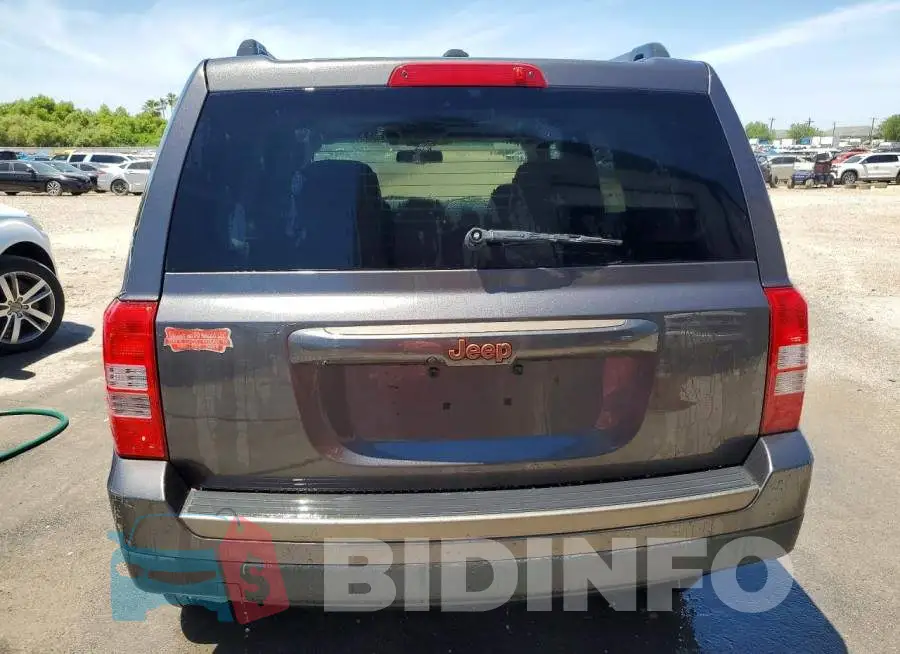 1C4NJPBB1HD102812 Photo# 6