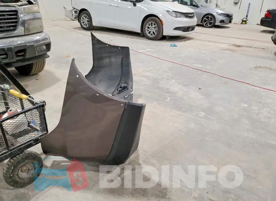 JA4AD2A31KZ055899 Photo# 13