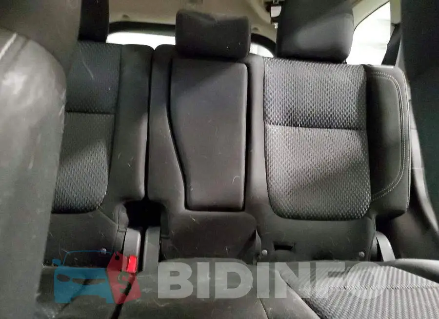 JA4AD2A31KZ055899 Photo# 10
