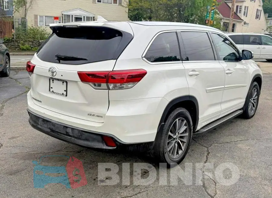 5TDJZRFH8JS549908 Photo# 3