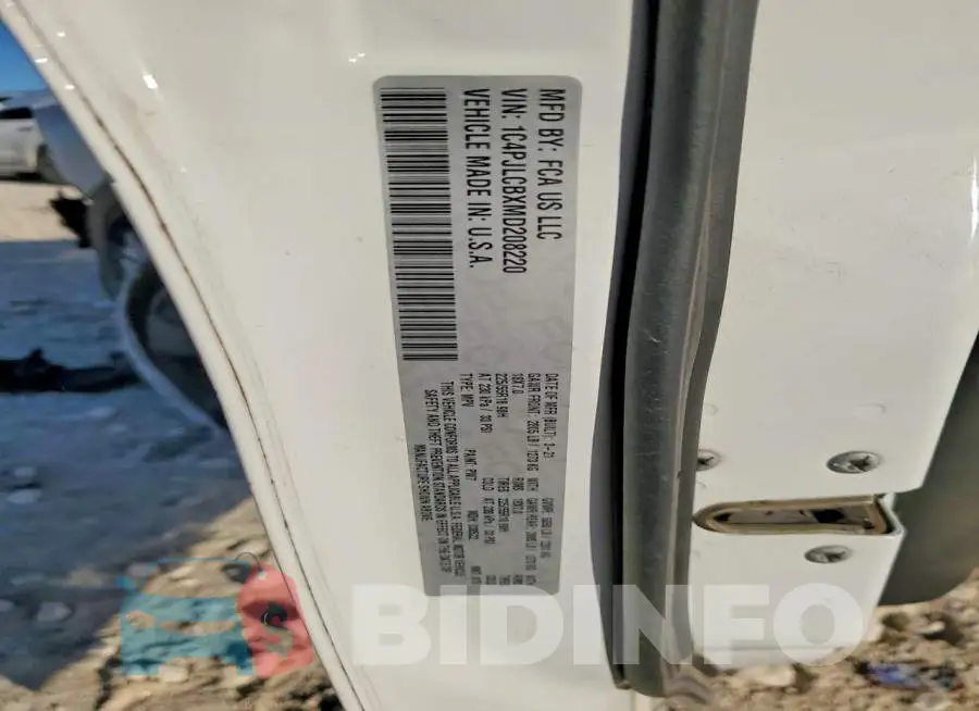 1C4PJLCBXMD208220 Photo# 13