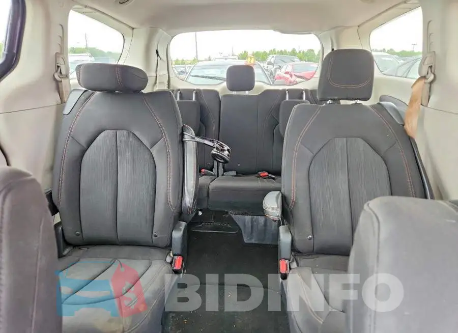 2C4RC1CGXJR274603 Photo# 10