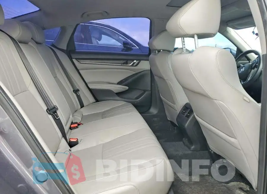 1HGCV2F65JA043073 Photo# 10