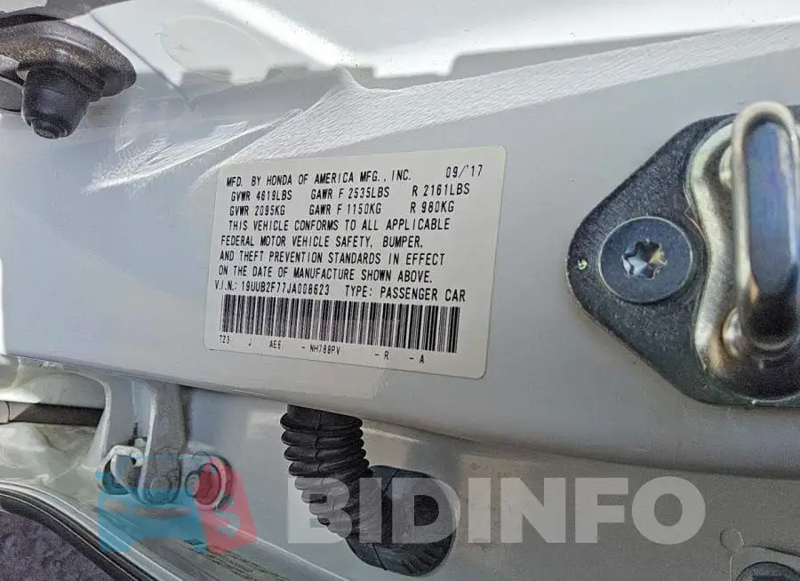 19UUB2F77JA008623 Photo# 12