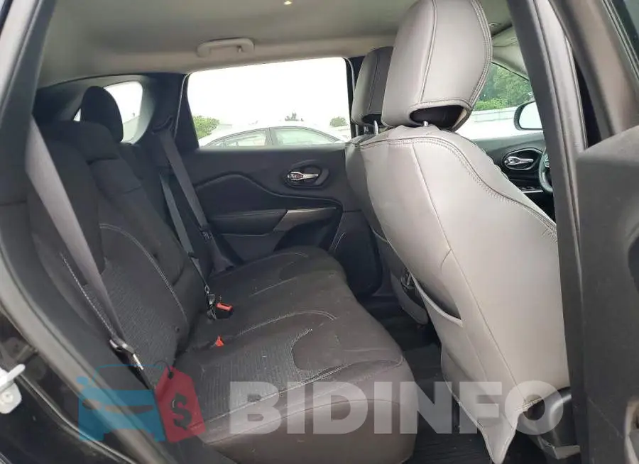 1C4PJLCB0KD392547 Photo# 11