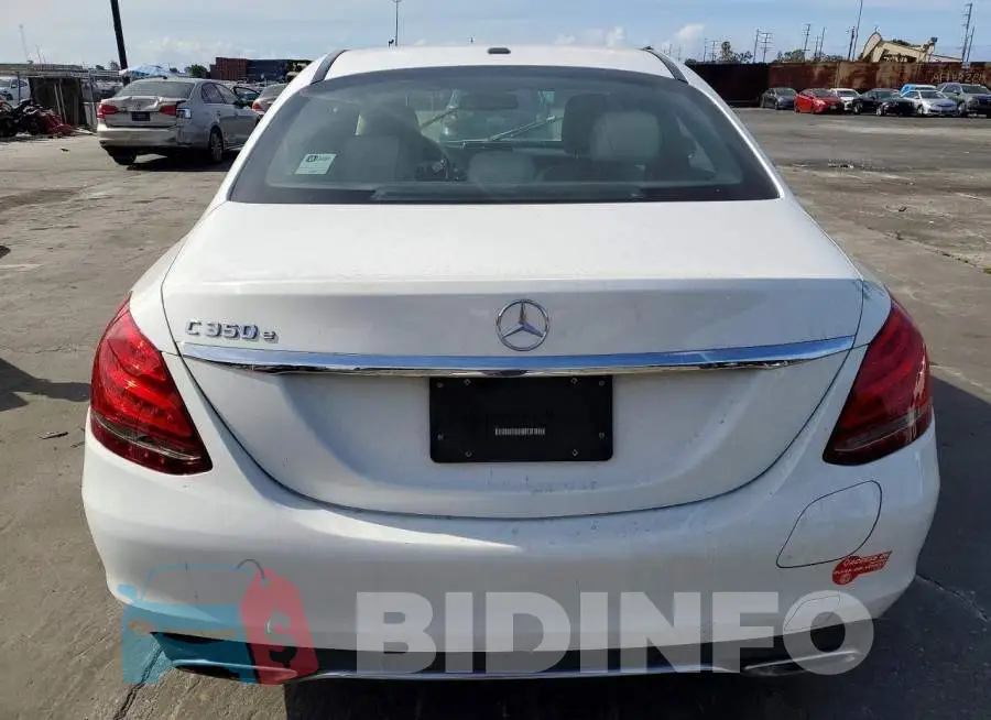 55SWF4HB6JU237180 Photo# 6