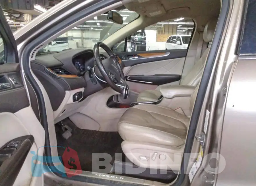 5LMCJ2C96KUL39799 Photo# 7