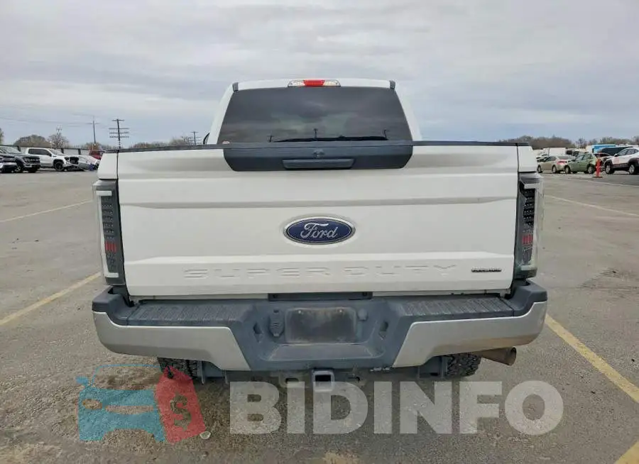 1FT7W2B67JEB72718 Photo# 6