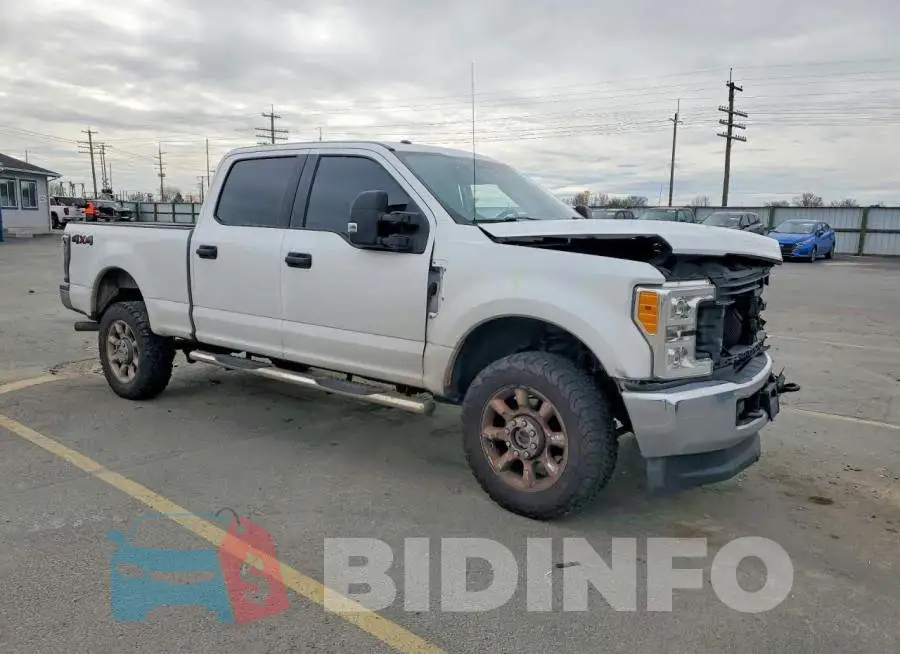 1FT7W2B67JEB72718 Photo# 4