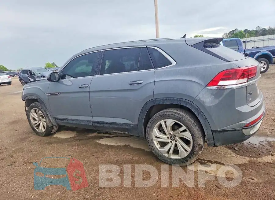 1V2MC2CA3LC206990 Photo# 2