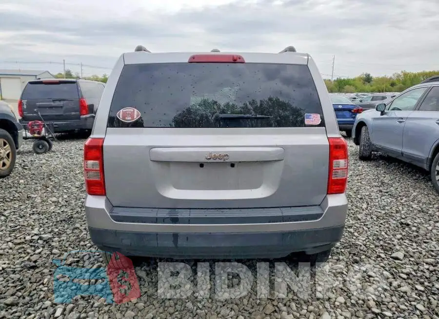 1C4NJPBB7HD153232 Photo# 6