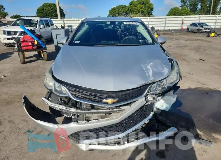 1G1BC5SM7J7168801 Photo# 5