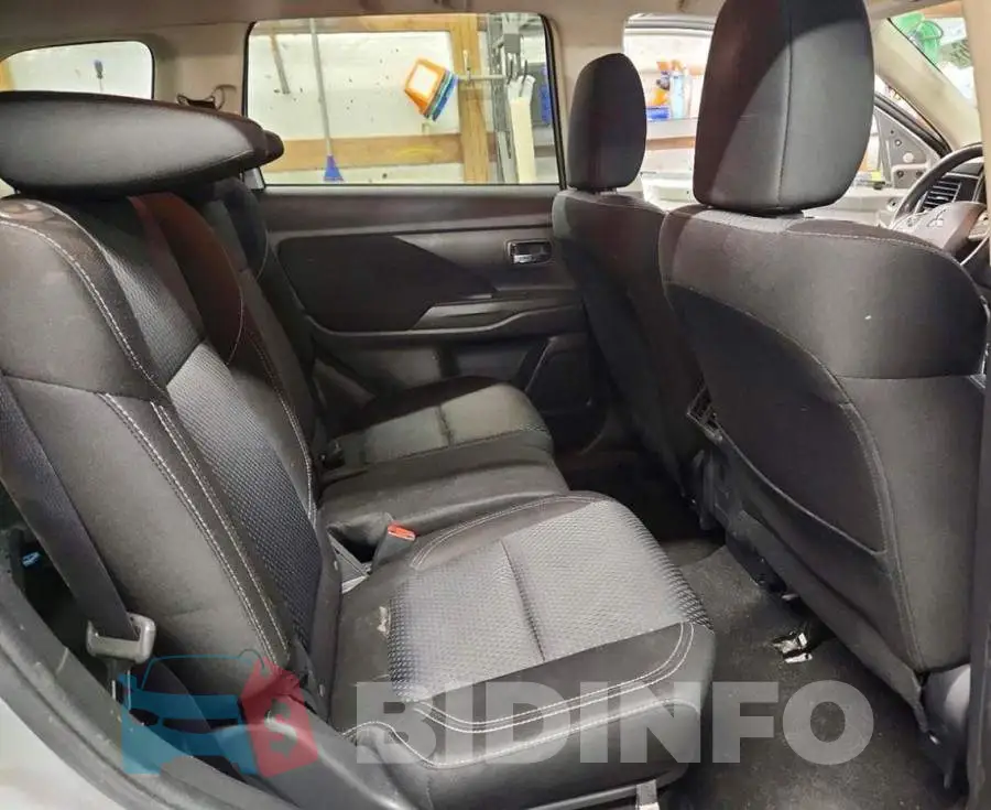 JA4AD2A32LZ048896 Photo# 11