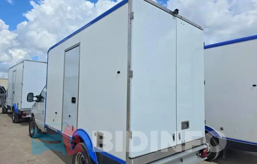 1FDWE3FK6PDD14711 Photo# 3