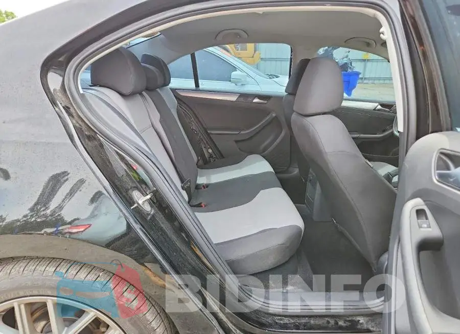 3VW167AJ2HM259887 Photo# 10