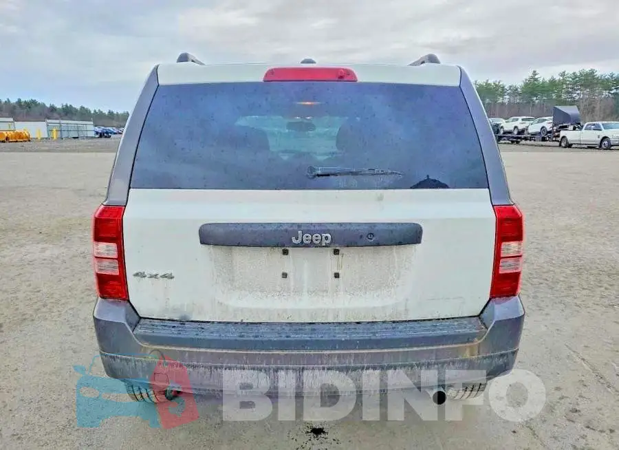 1C4NJPBB8HD131787 Photo# 6