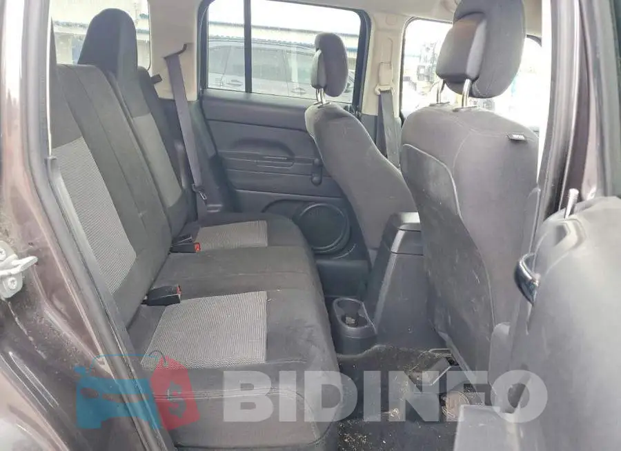 1C4NJPBB8HD131787 Photo# 10