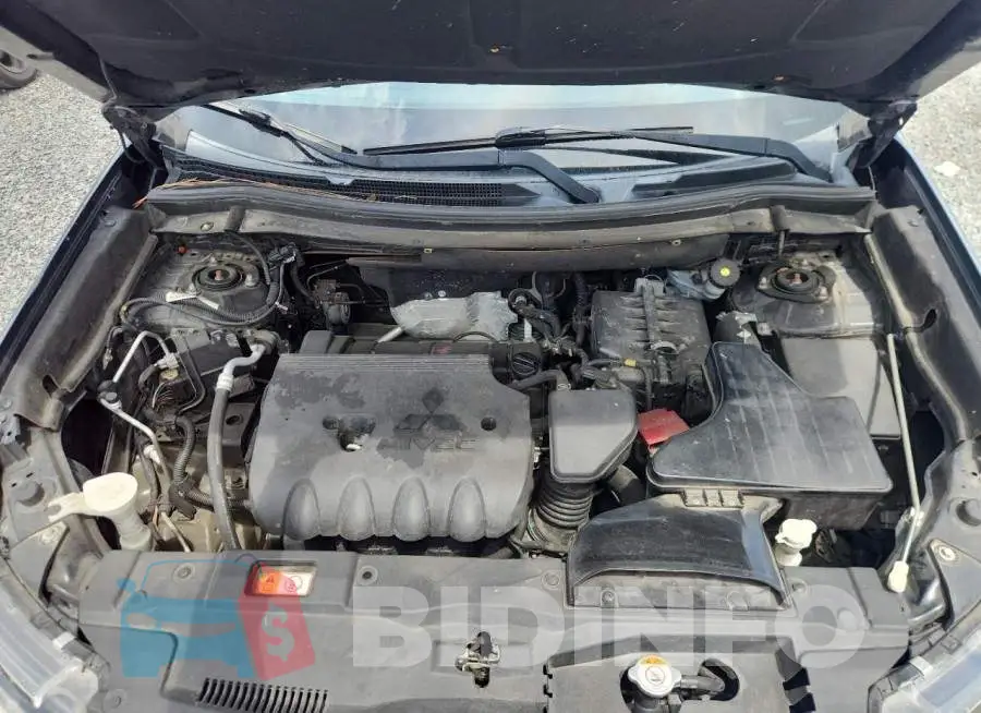 JA4AD3A32JZ001452 Photo# 12